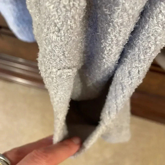 Barefoot Dreams cozy zip. Zipper doesn't work - Picture 5 of 10